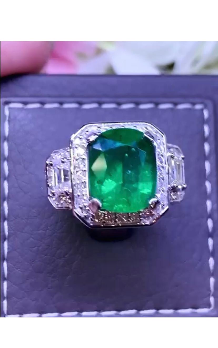 Women's or Men's Art Decô Ring Ct 5, 54 of Zambia Emerald and Diamonds For Sale