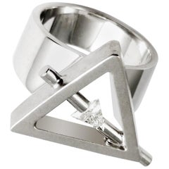 Art Deco Ring Diamond 18 Karat White Gold Modern and Contemporary Design