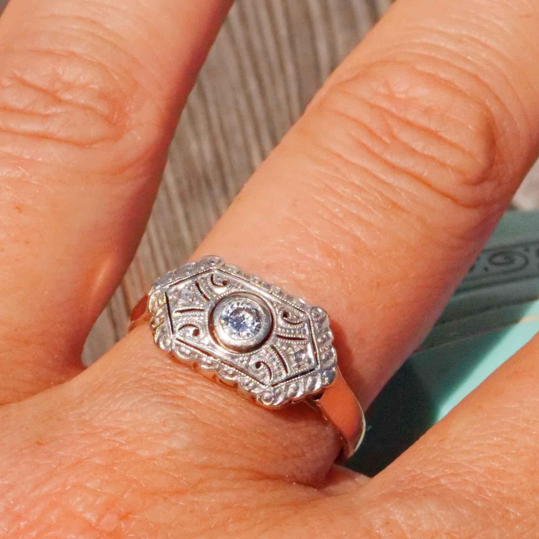 Anello Art Deco Diamanti per un totale di 0,22 ct W VS da un'abbagliante Storia del 1930-40 in vendita 5