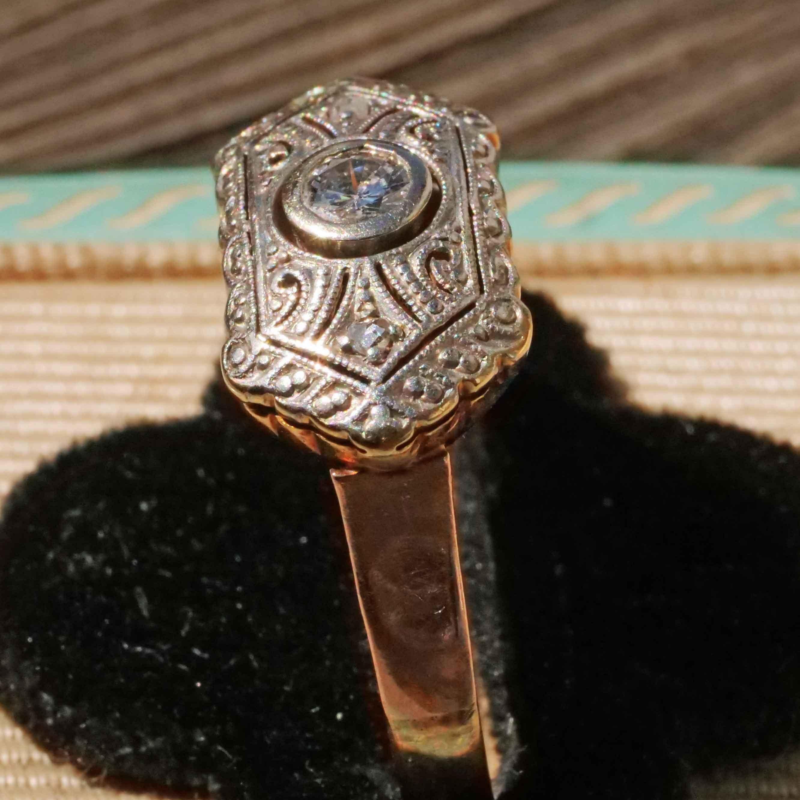 Taglio brillante Anello Art Deco Diamanti per un totale di 0,22 ct W VS da un'abbagliante Storia del 1930-40 in vendita