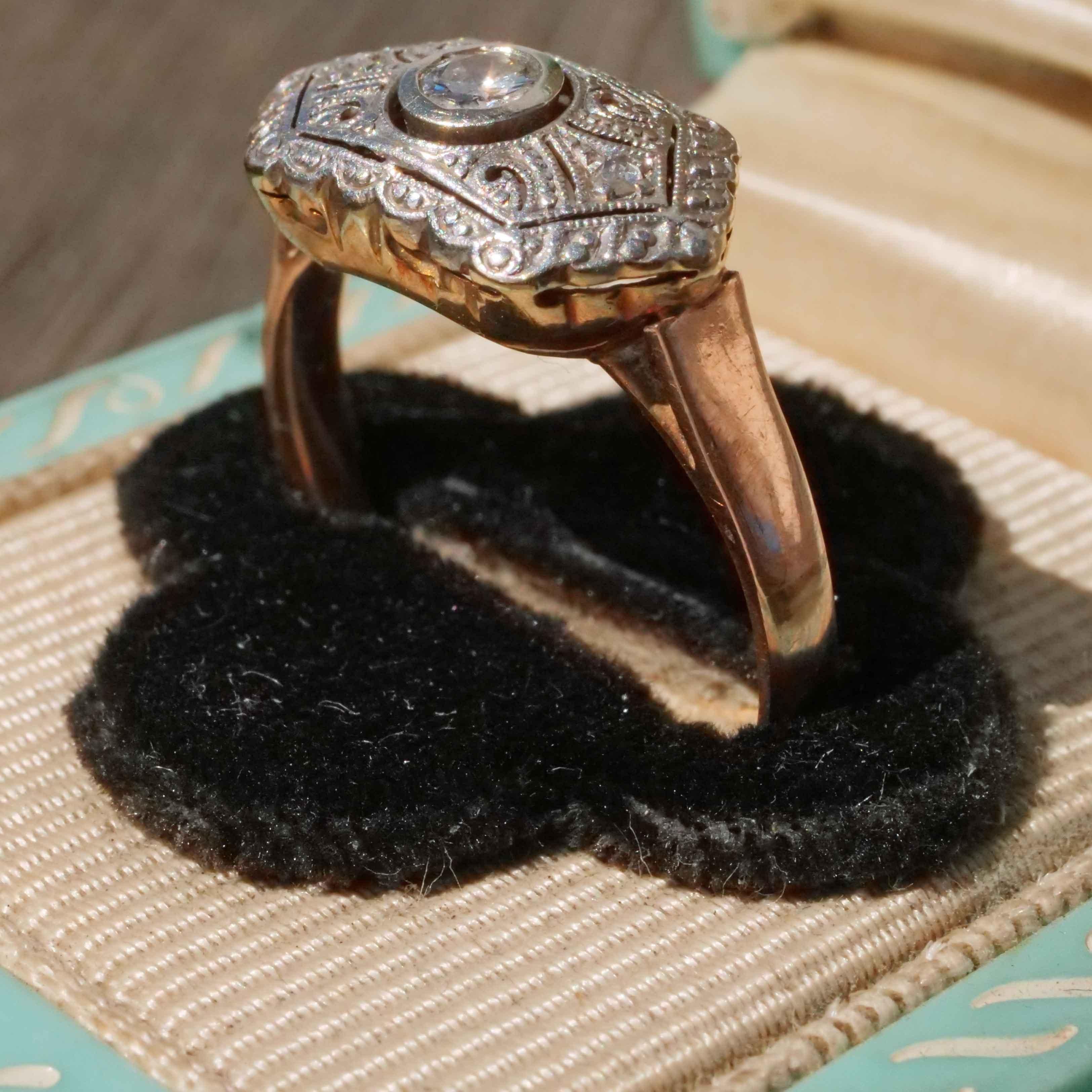 Anello Art Deco Diamanti per un totale di 0,22 ct W VS da un'abbagliante Storia del 1930-40 In condizioni buone in vendita a Viena, Viena