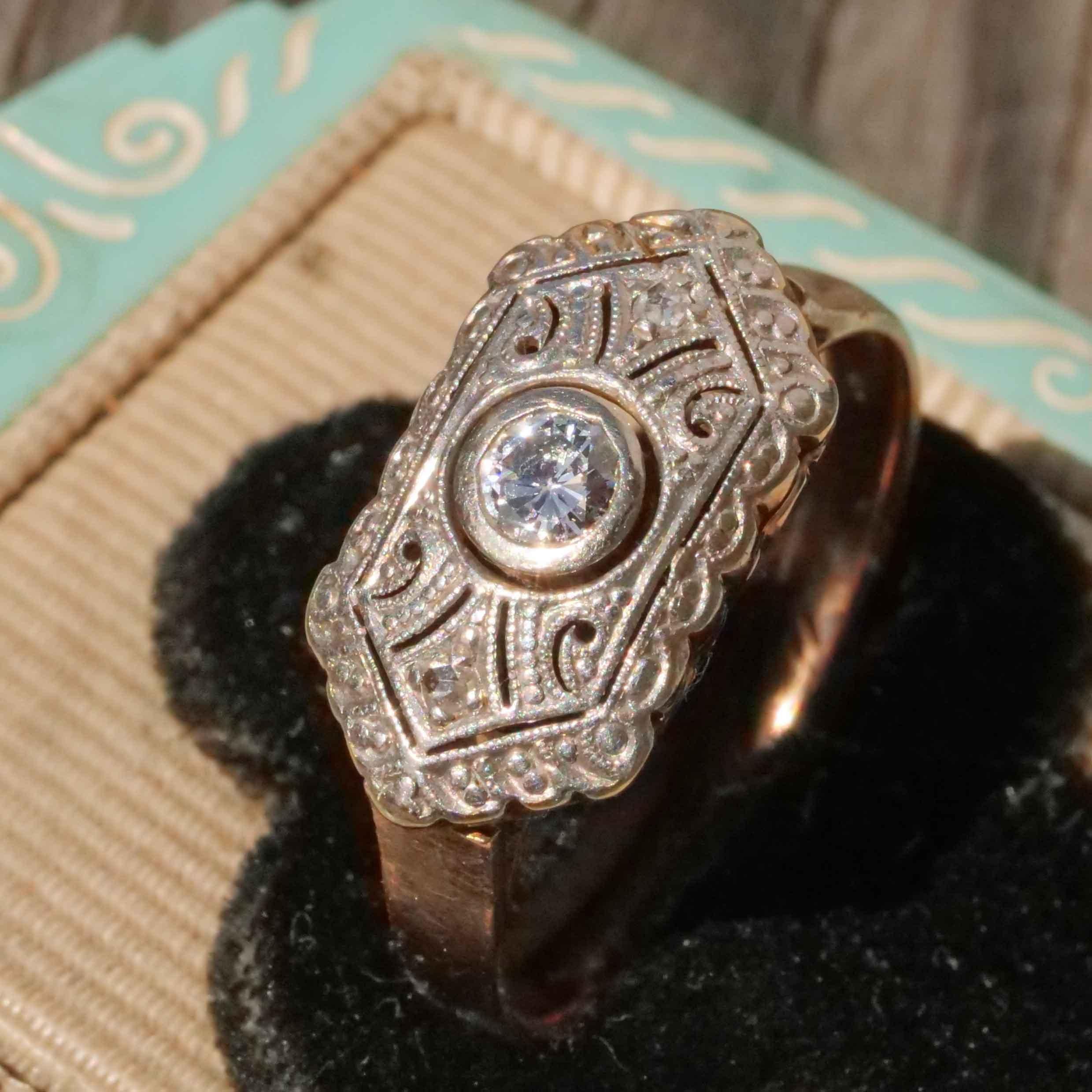 Anello Art Deco Diamanti per un totale di 0,22 ct W VS da un'abbagliante Storia del 1930-40 in vendita 1