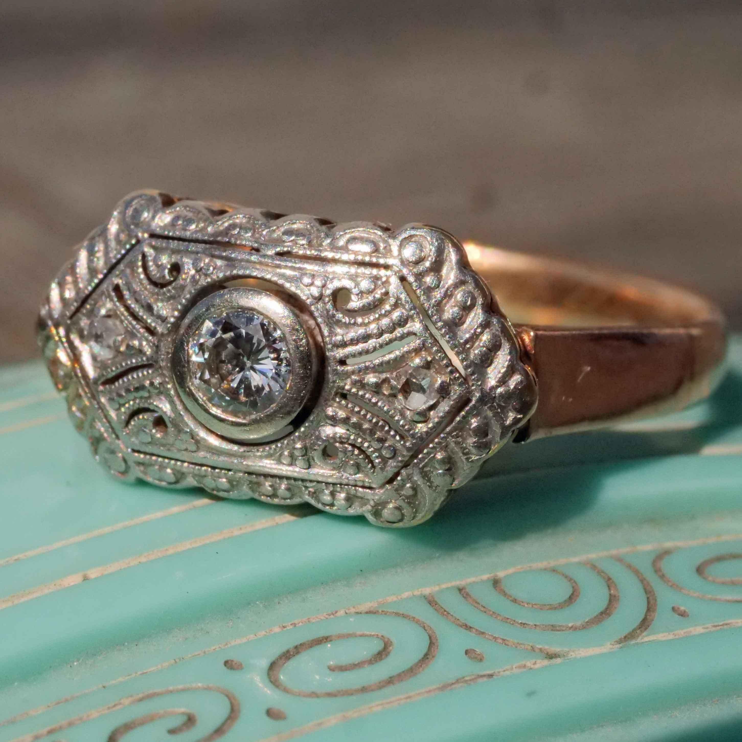 Anello Art Deco Diamanti per un totale di 0,22 ct W VS da un'abbagliante Storia del 1930-40 in vendita 2