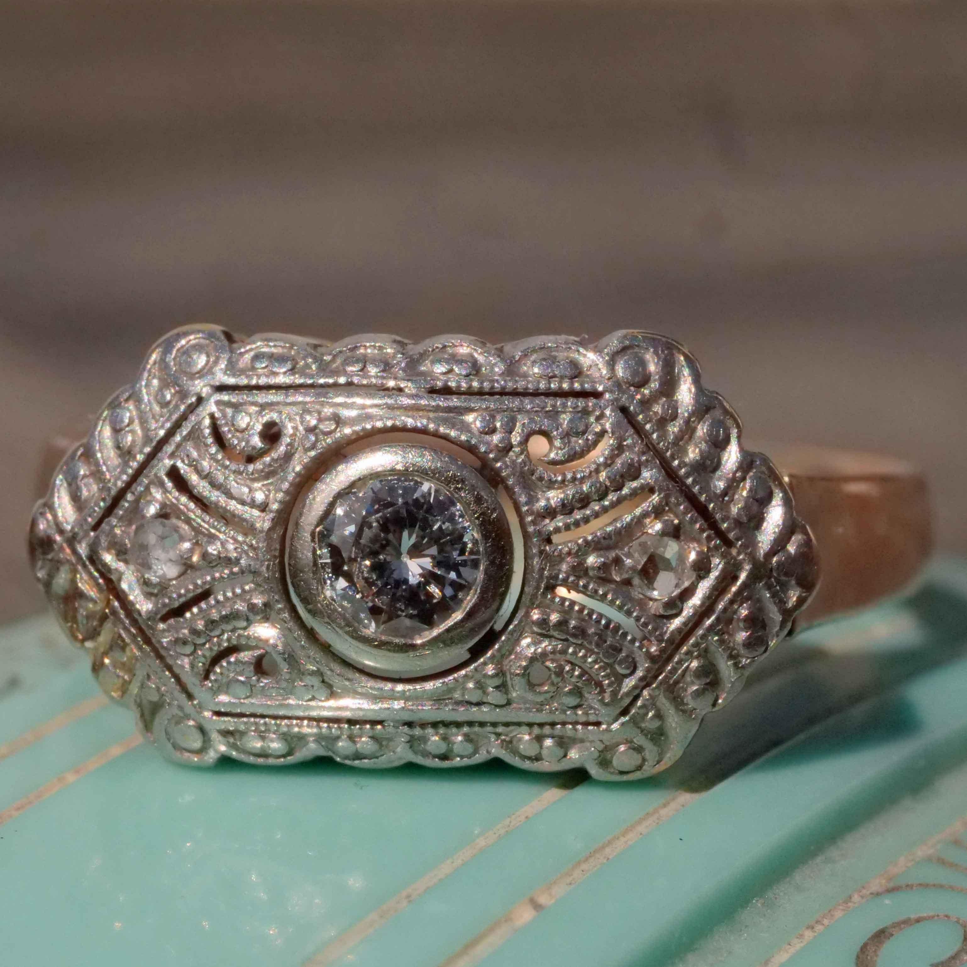 Anello Art Deco Diamanti per un totale di 0,22 ct W VS da un'abbagliante Storia del 1930-40 in vendita 3