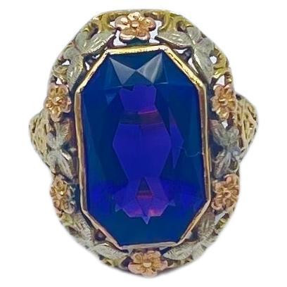 Baguette Cut Art-Déco-Ring in 14k Gold Tri color with a big amethyst For Sale