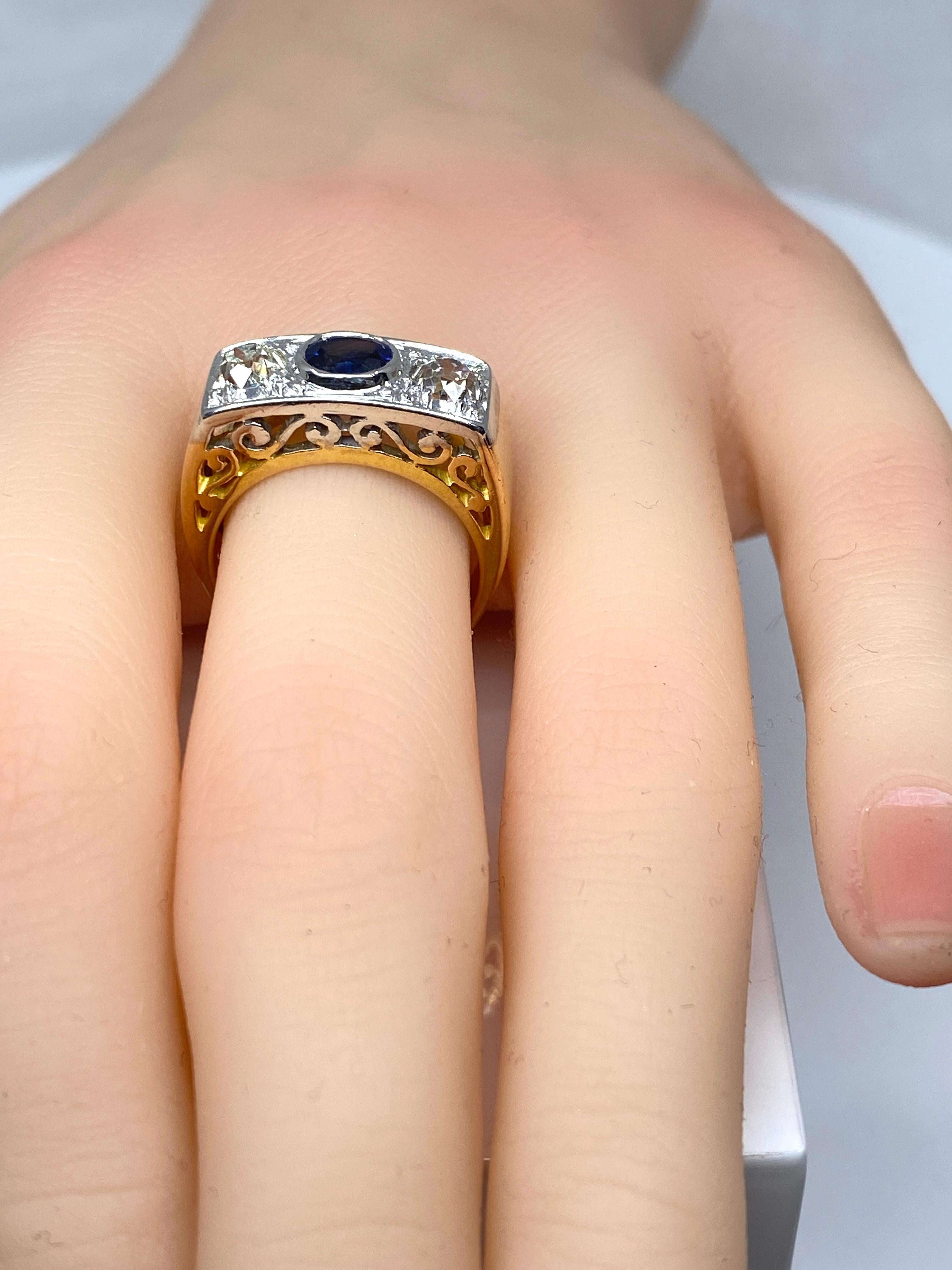 Art Deco ring in 18 carat gold adorned with a sapphire and diamonds, 1930 period For Sale 1