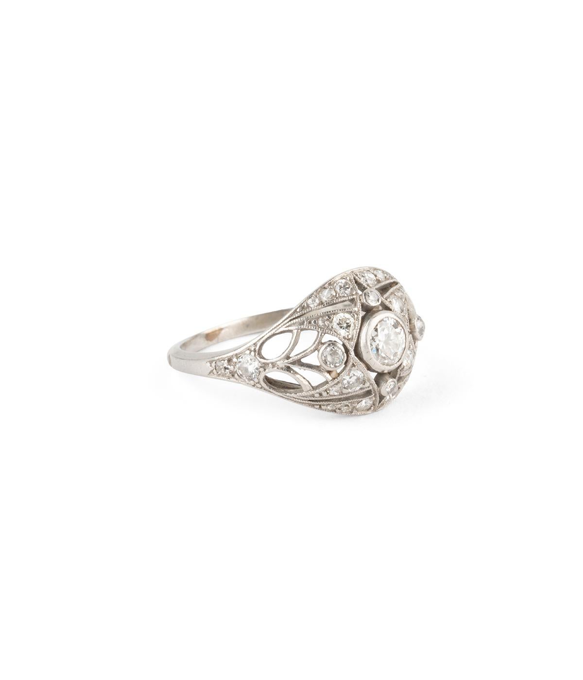 Art déco Ring aus Platin und Diamanten im Angebot 5