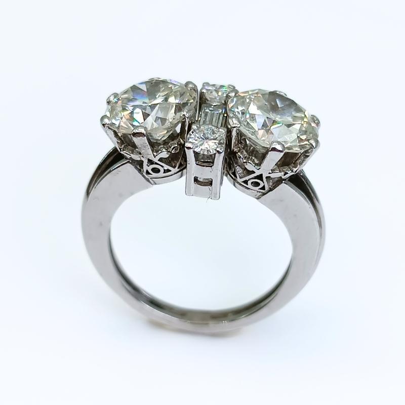 Art-Déco-Ring aus Platin und Diamanten (Baguetteschliff) im Angebot
