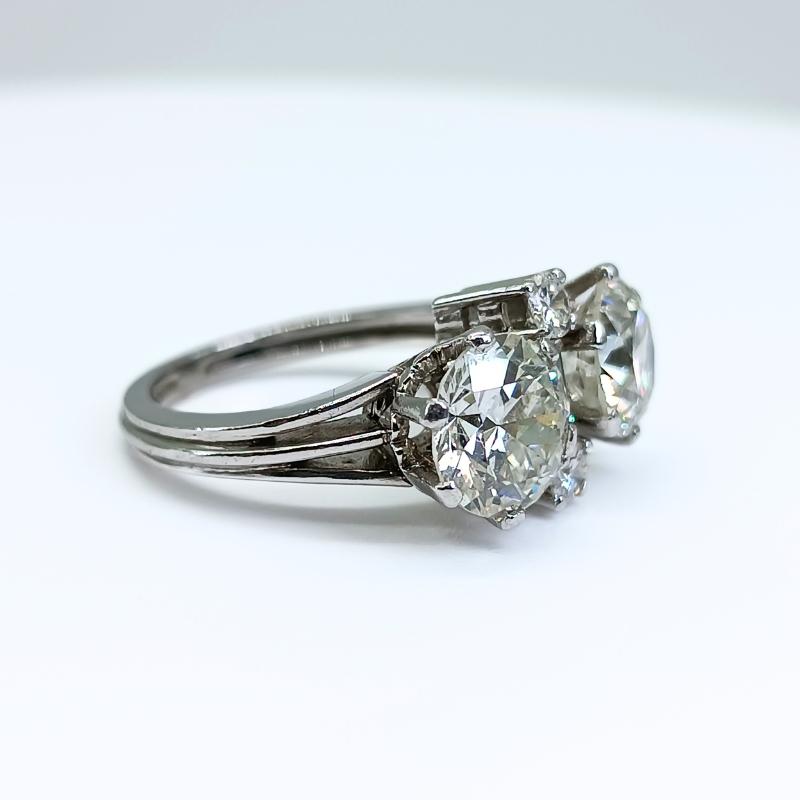 Art Deco Ring in Platinum and Diamonds For Sale 3
