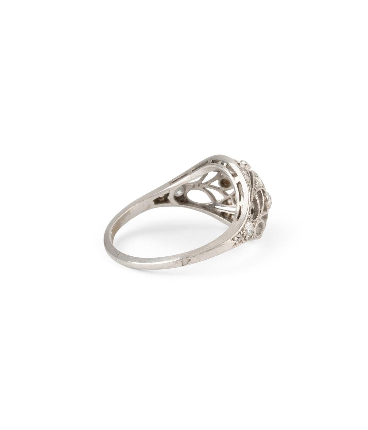 Art déco Ring aus Platin und Diamanten im Angebot 3