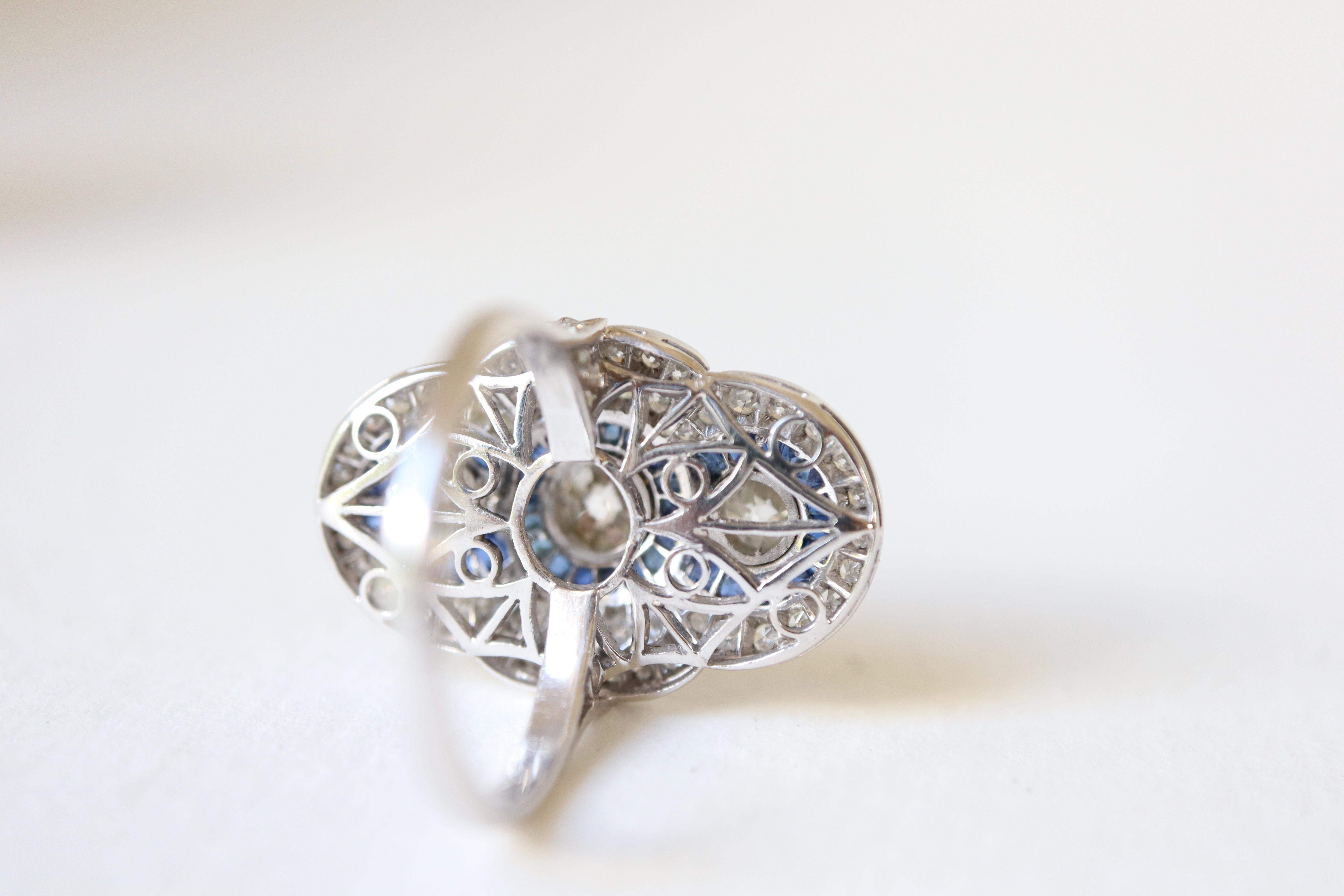 Mixed Cut Art Deco Ring in Platinum Sapphire and Diamonds 1920 1930 For Sale