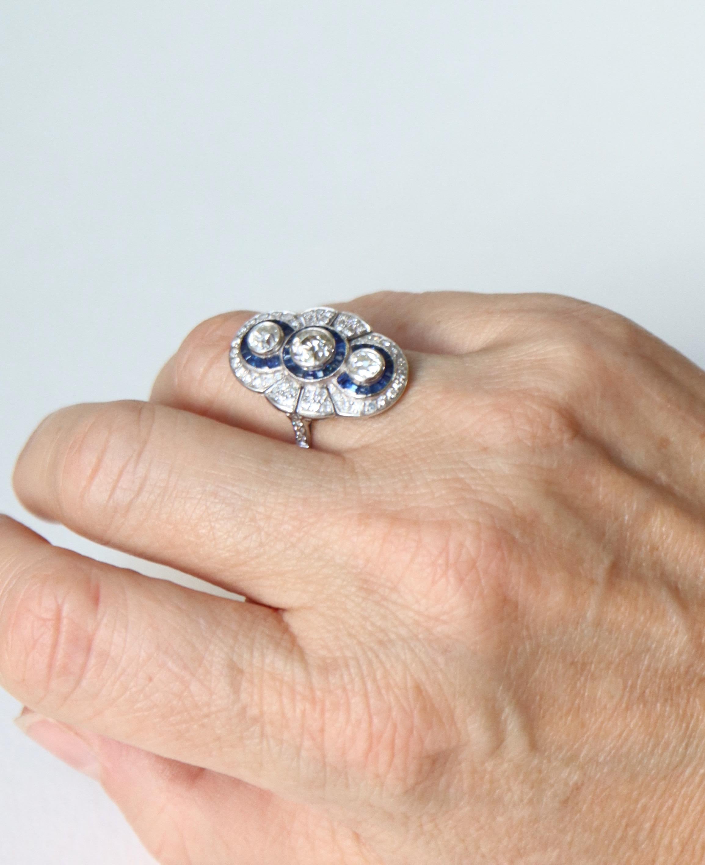 Art Deco Ring in Platinum Sapphire and Diamonds 1920 1930 For Sale 2