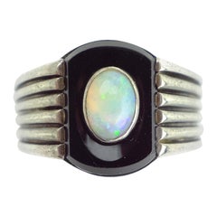 Vintage Art Deco Ring in Silver with Opal and Onyx