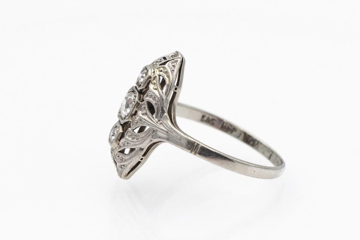 Art Deco ring in white gold with diamonds, 1930/40s. For Sale 2
