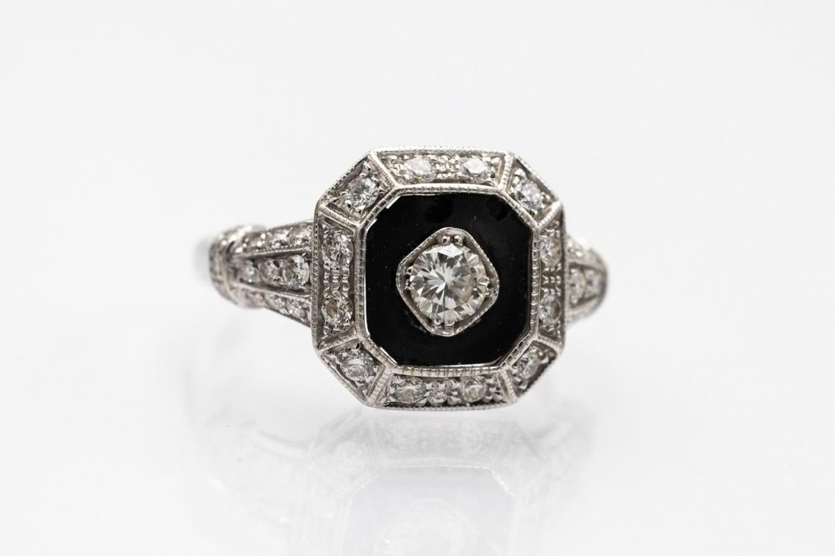 Old European Cut Art Deco Ring in White Gold with Onyx and Diamonds