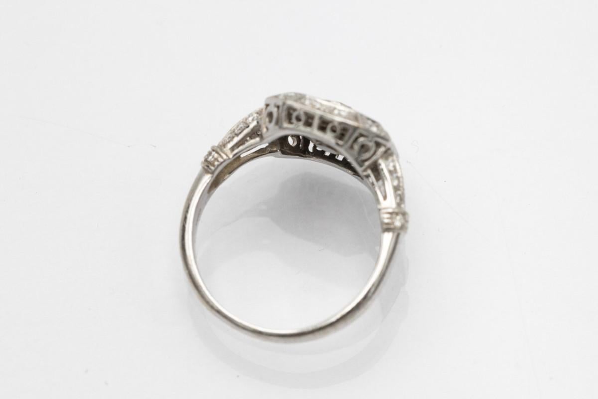 Art Deco Ring in White Gold with Onyx and Diamonds 2