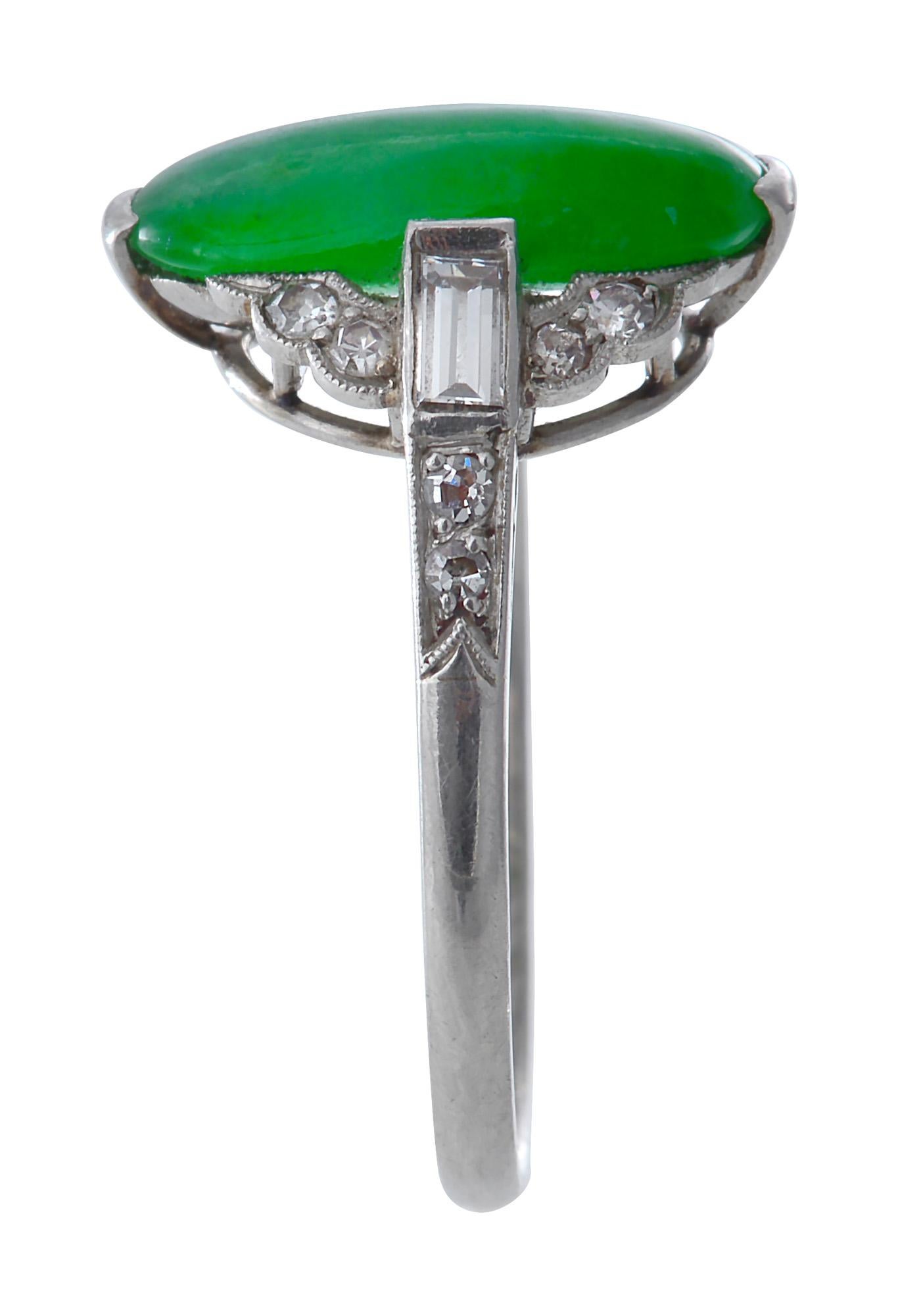 Art Deco Ring of Translucent Jade, Diamond and Platinum In Excellent Condition For Sale In Melbourne, Victoria