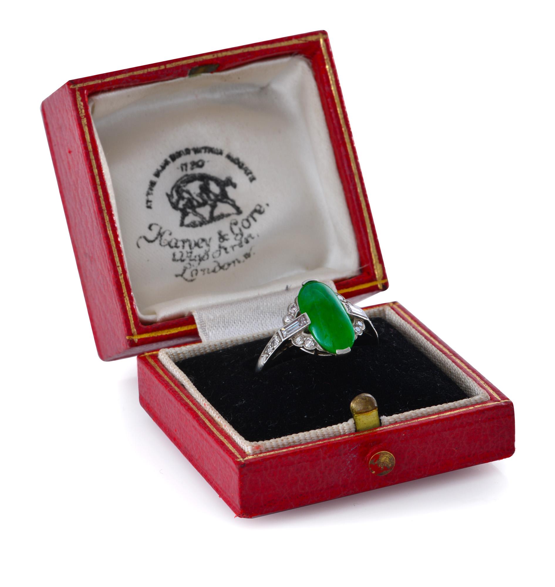 Art Deco Ring of Translucent Jade, Diamond and Platinum For Sale 2