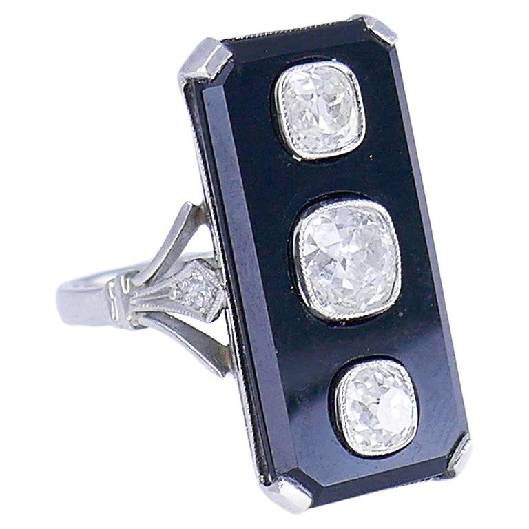 Art Deco Ring Platinum Diamond Black Onyx Estate Jewelry In Good Condition In Beverly Hills, CA