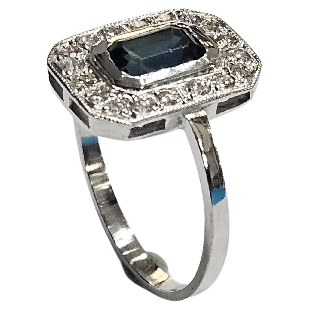 Taille émeraude Art déco  Bague Platine Hand Made Saphir Vert Naturel 1.08 carat et Diamant en vente