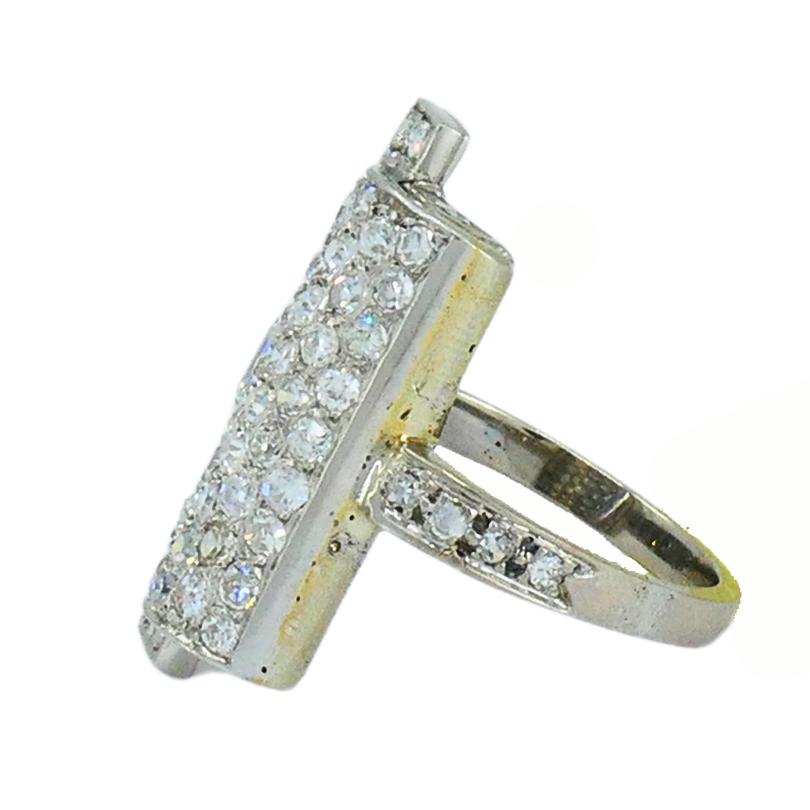 Anello Art Deco in platino con diamante vecchio taglio europeo Estate Jewelry francese In condizioni buone in vendita a Beverly Hills, CA
