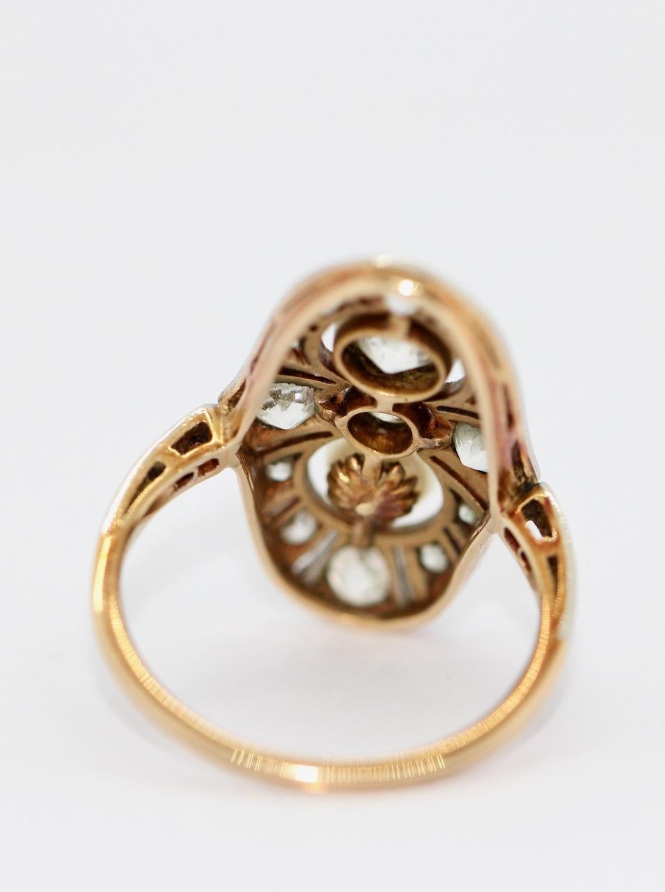 Art Deco Ring, Rose gold and Platinum, set with Diamonds and natural Pearl In Excellent Condition For Sale In Berlin, DE