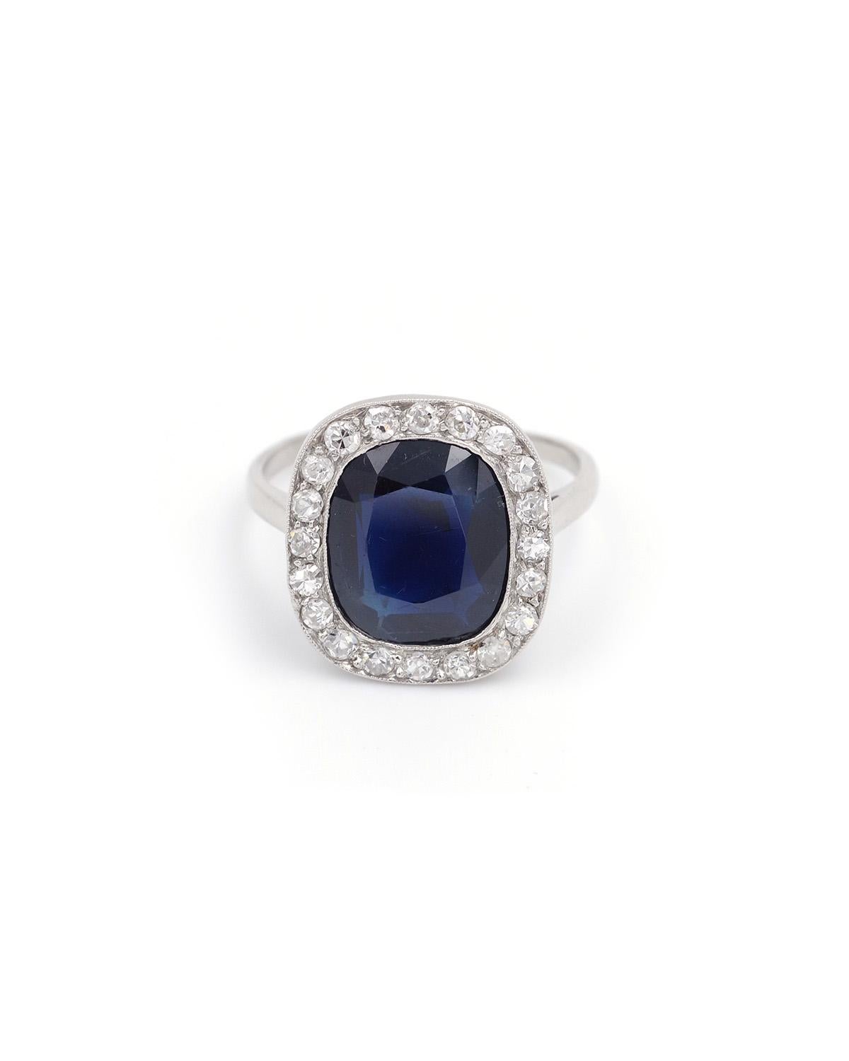 Oval Cut French Art Deco 5.13 ct certified sapphire diamond platinum ring For Sale