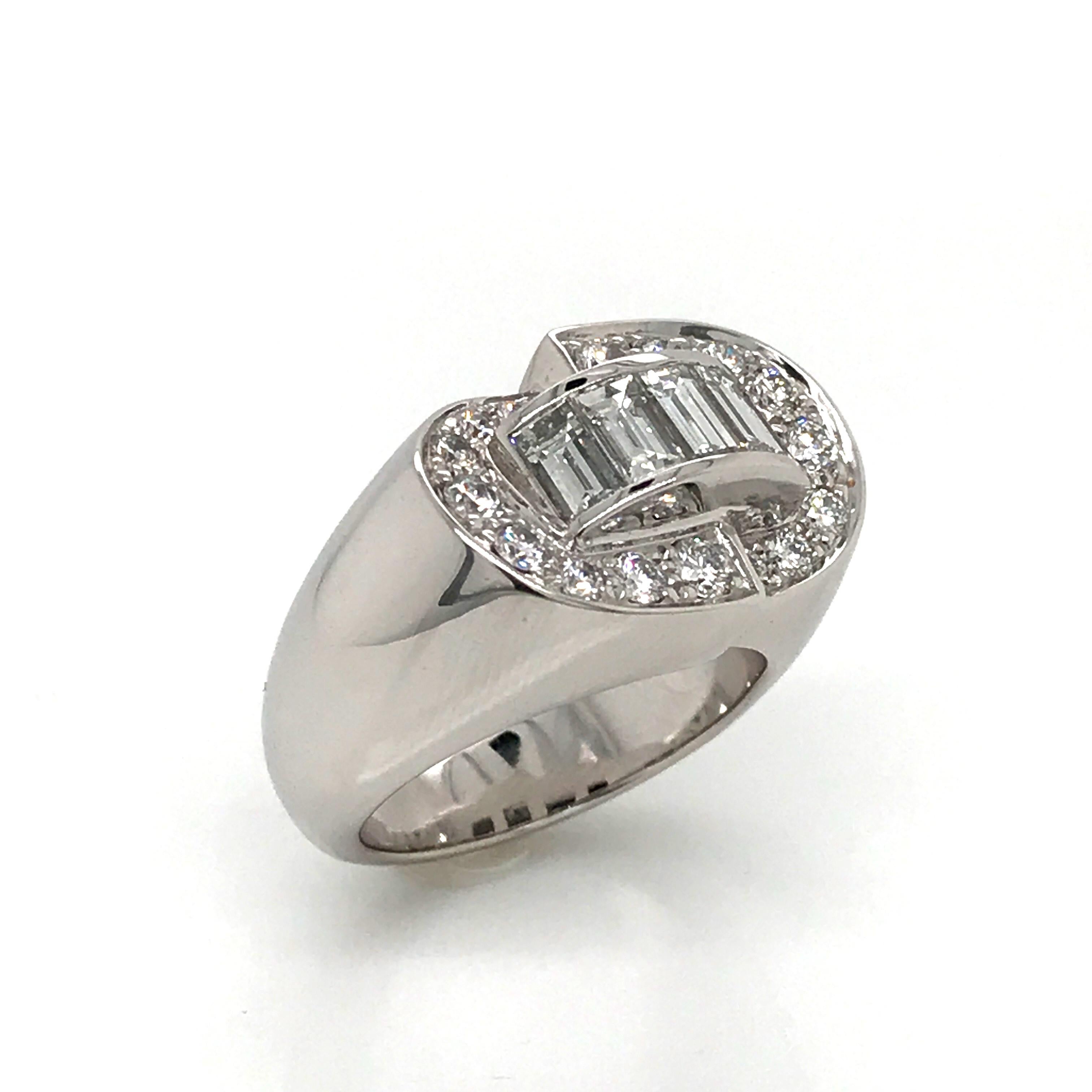 Art Deco Ring White Diamonds Round and Baguettes Cut on White Gold For Sale 8
