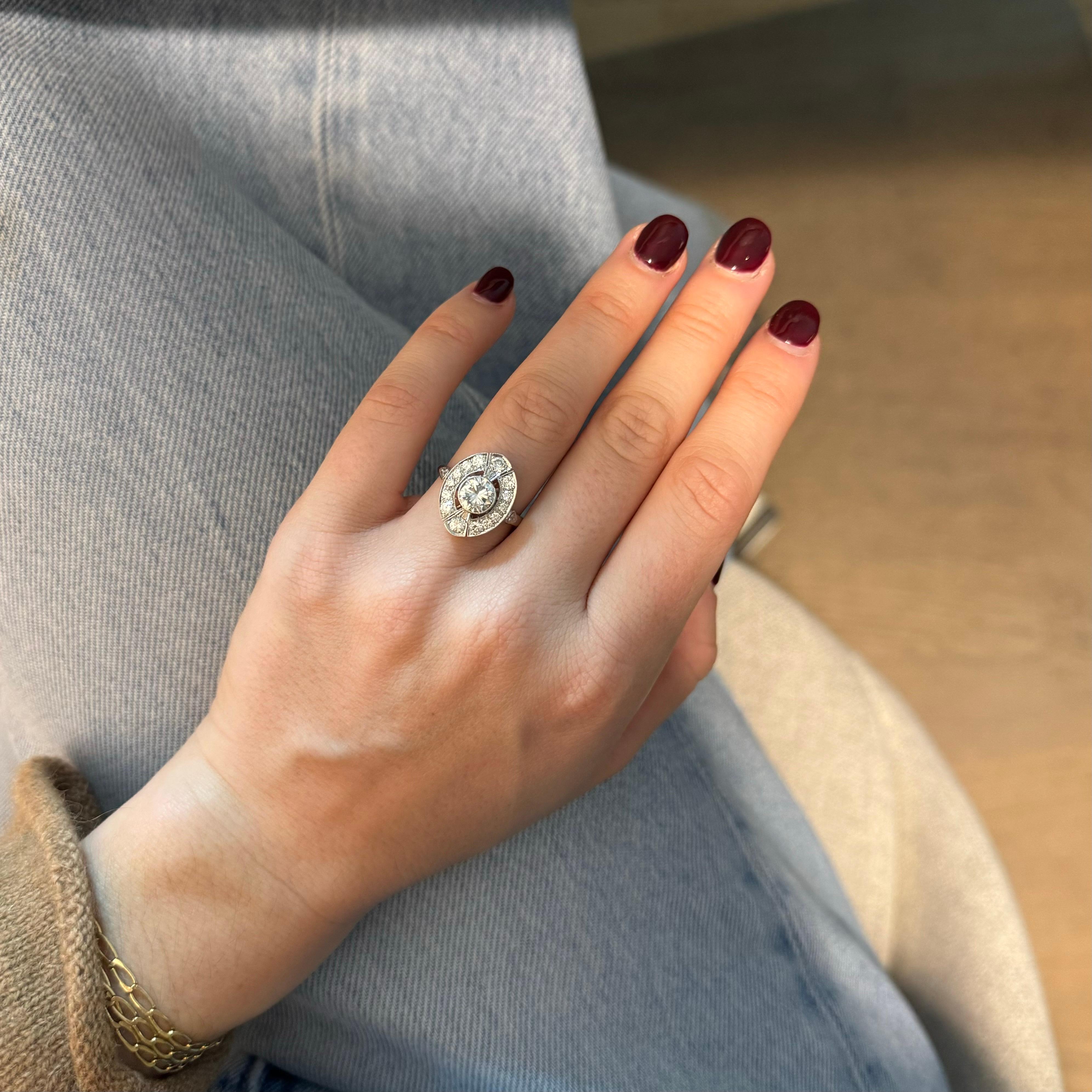 Art Deco Art Déco ring with center 1.01 Carats natural diamond For Sale