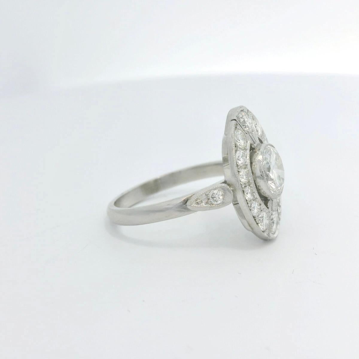 Women's or Men's Art Déco ring with center 1.01 Carats natural diamond For Sale