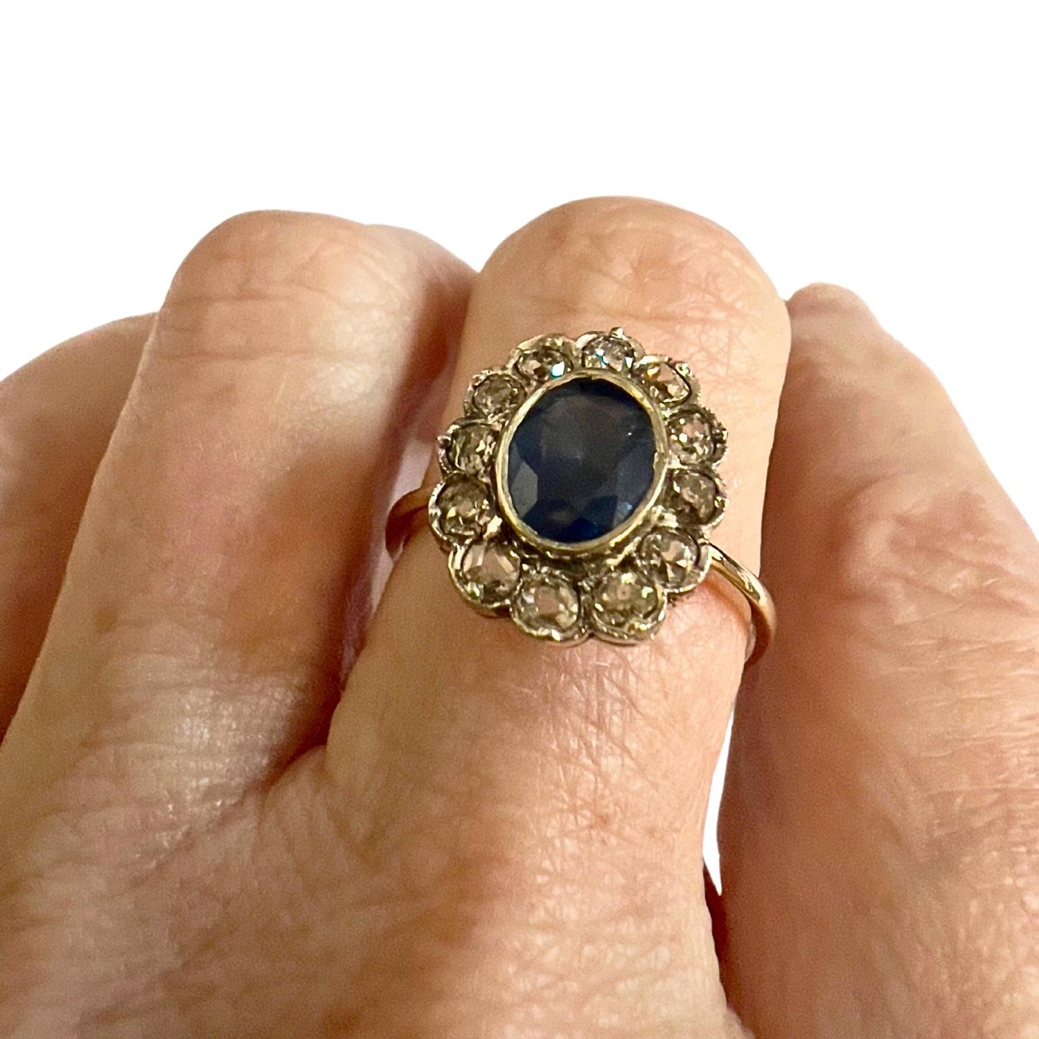 Taglio ovale Anello Art Deco con diamanti 0,60 ct e zaffiro 1,91 ct in oro 18k e platino in vendita