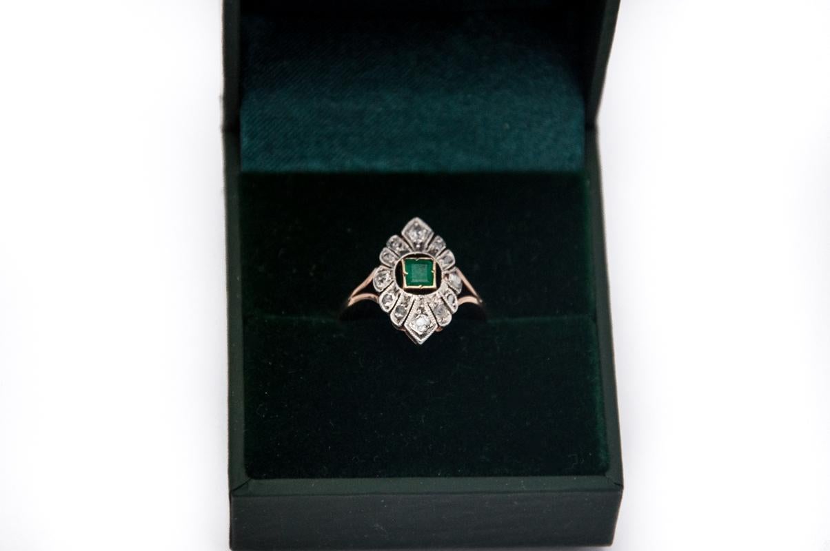 Emerald Cut Art Deco ring with diamonds and emerald, 1920s-30s. 20th century. For Sale