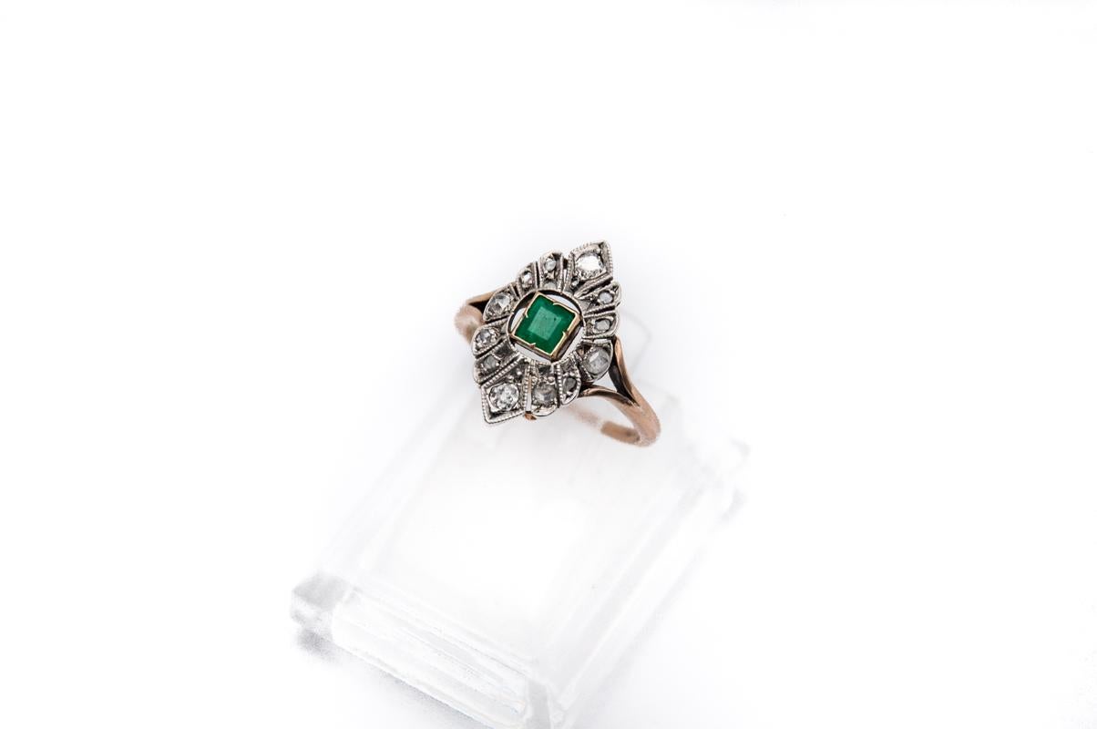 Women's or Men's Art Deco ring with diamonds and emerald, 1920s-30s. 20th century. For Sale