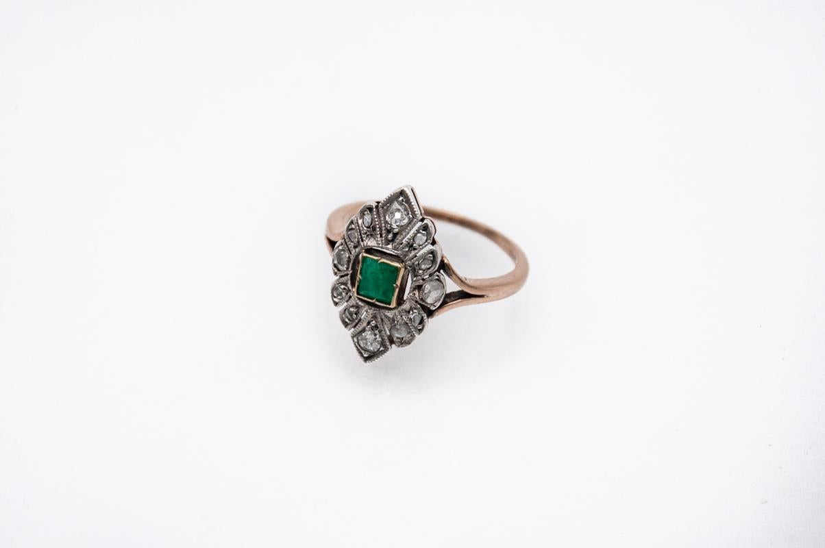 Art Deco ring with diamonds and emerald, 1920s-30s. 20th century. For Sale 2