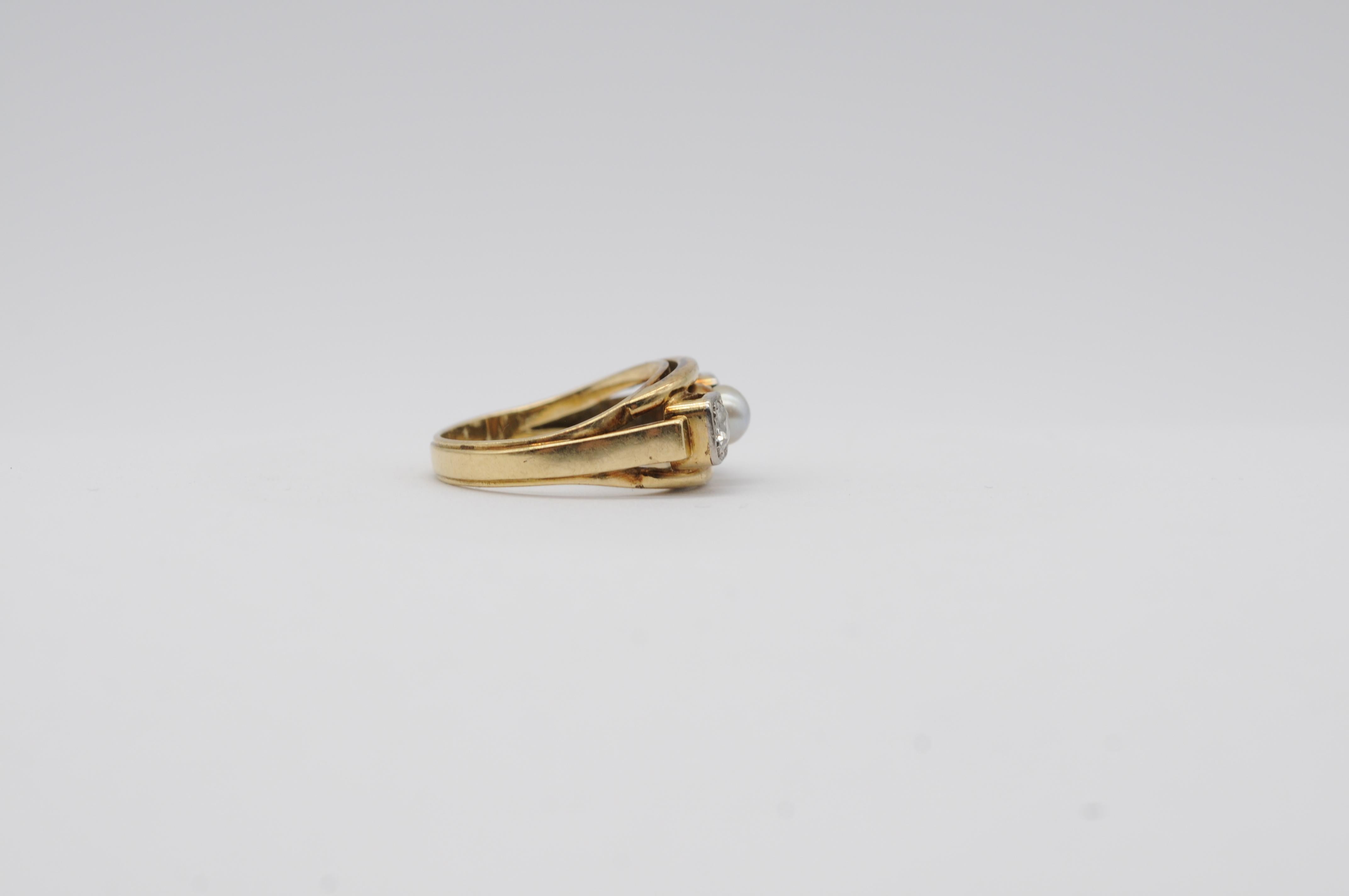 Art Deco Ring  with Diamonds and Pearl crafted in 14k yellow gold For Sale 6