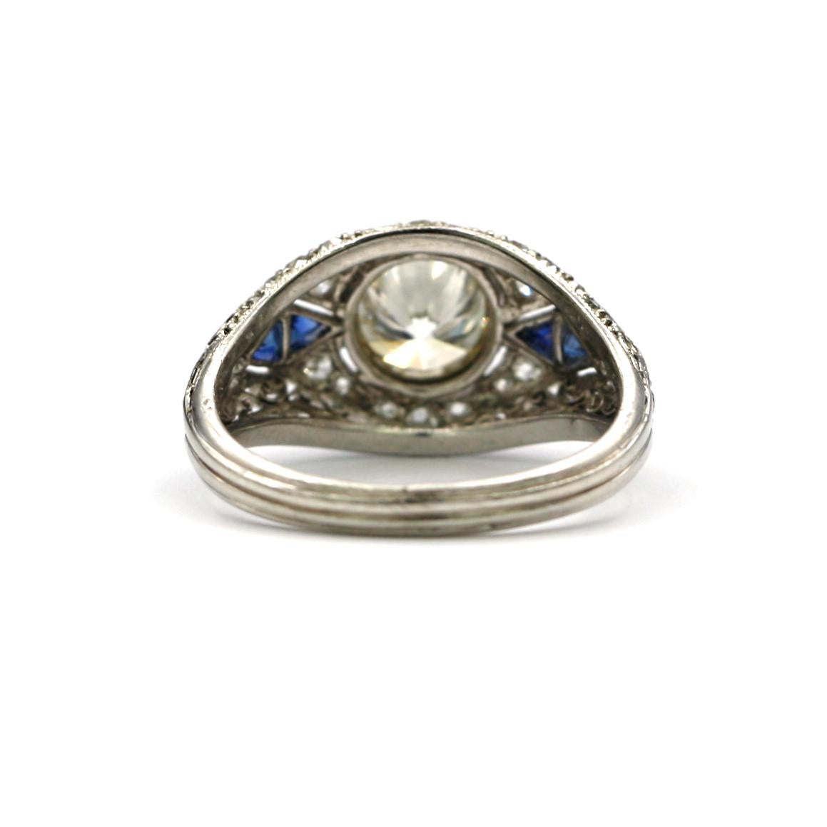 Art Deco Ring with Diamonds and Sapphires In Excellent Condition For Sale In Los Angeles, CA