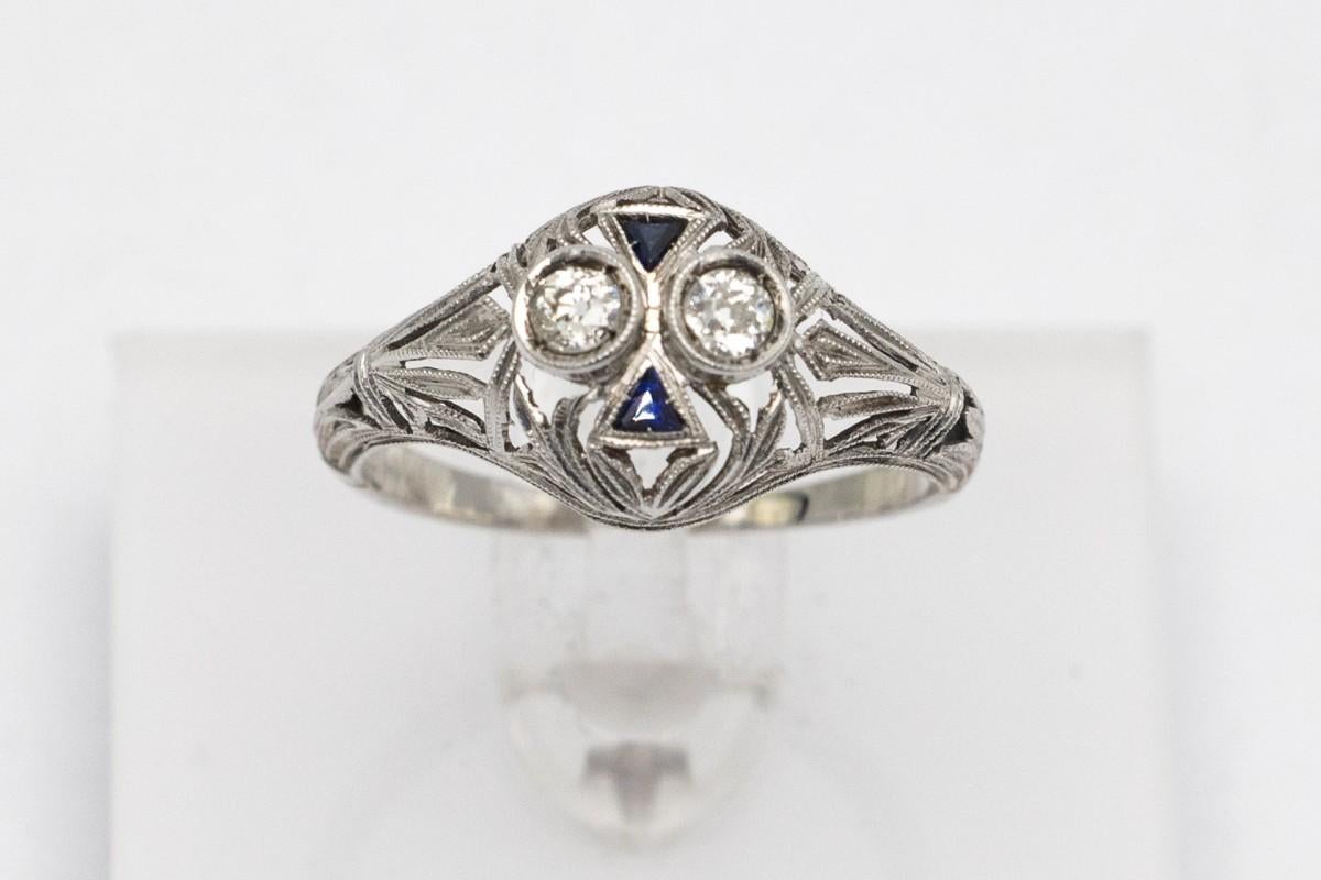 Art Deco ring with diamonds and sapphires. For Sale 1