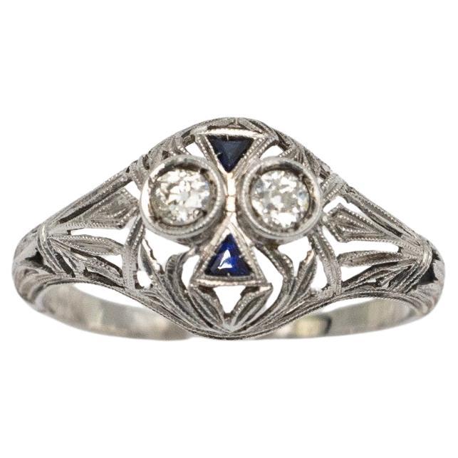 Art Deco ring with diamonds and sapphires. For Sale