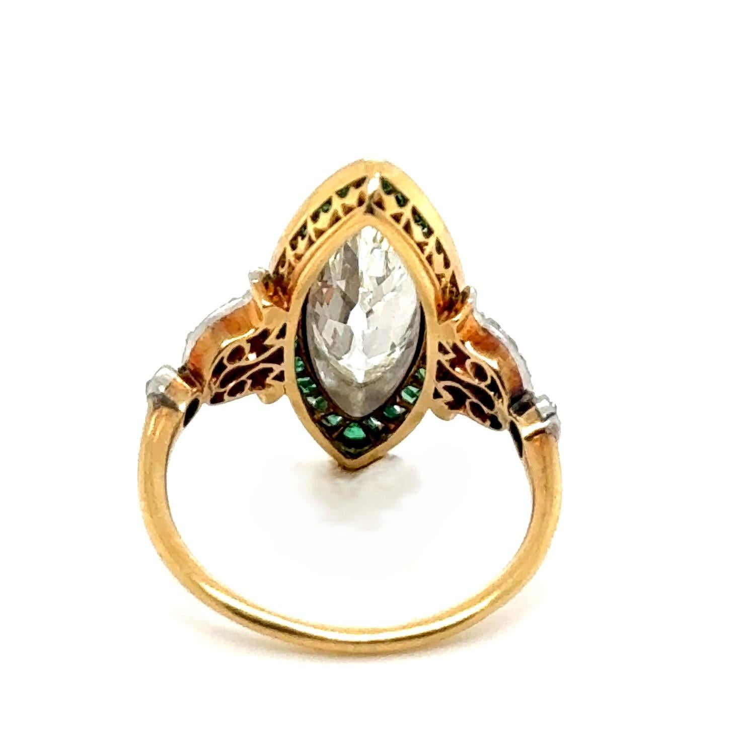 Art Deco Ring with Diamonds & Emeralds in 18 Karat Yellow Gold and Platinum For Sale 5