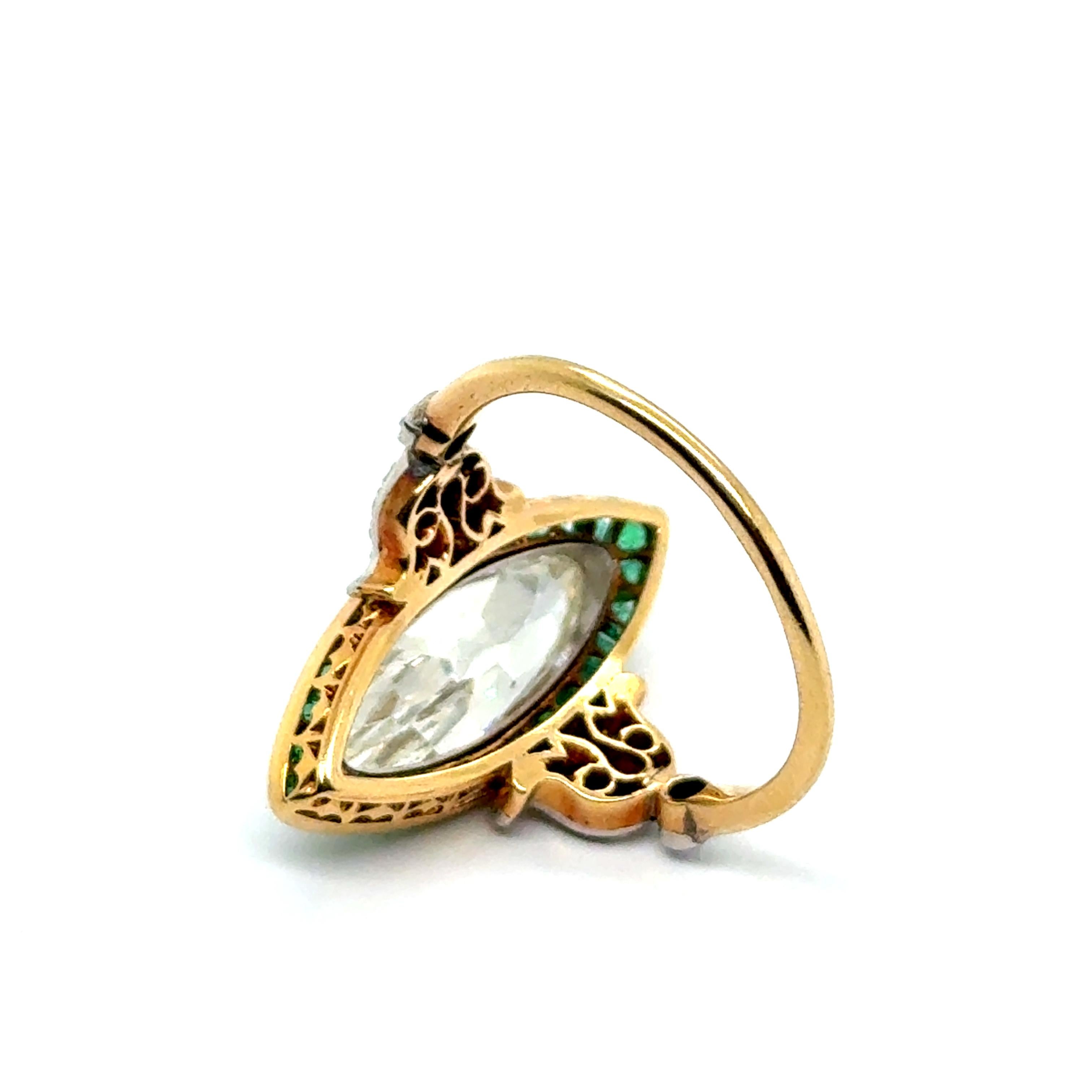 Art Deco Ring with Diamonds & Emeralds in 18 Karat Yellow Gold and Platinum For Sale 7