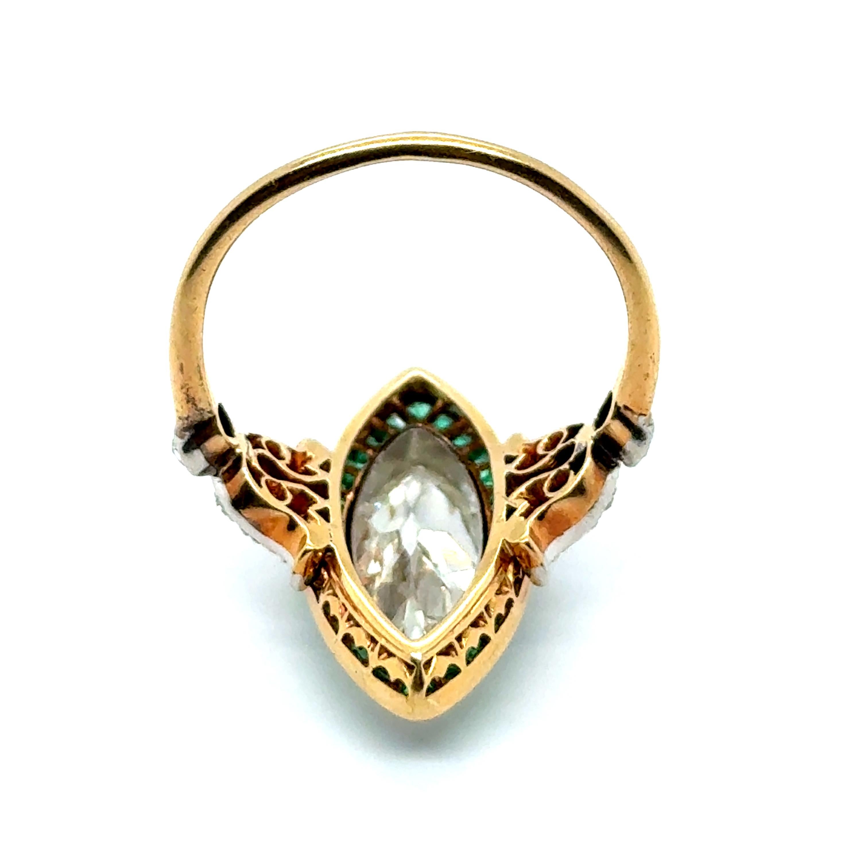 Art Deco Ring with Diamonds & Emeralds in 18 Karat Yellow Gold and Platinum For Sale 9
