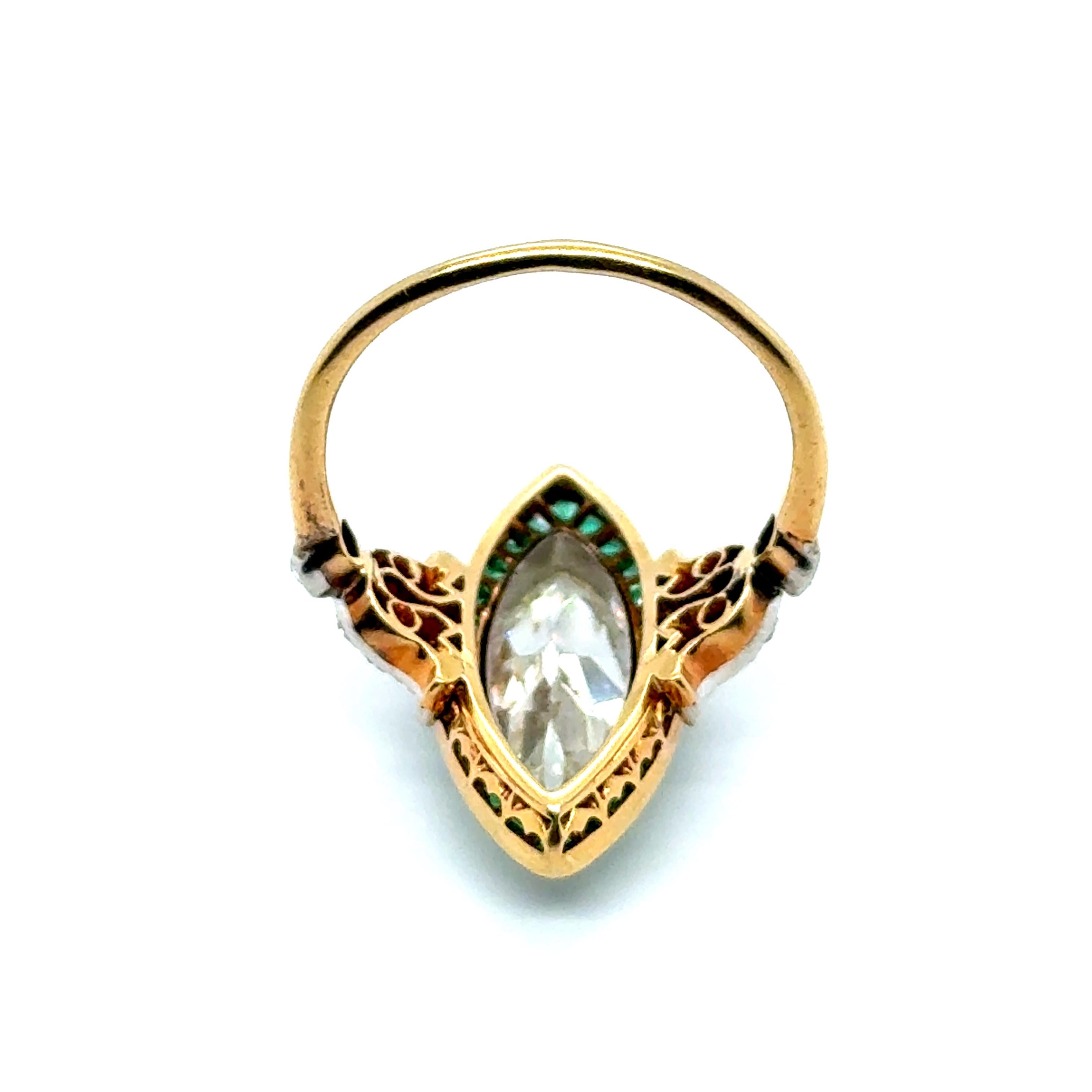 Art Deco Ring with Diamonds & Emeralds in 18 Karat Yellow Gold and Platinum For Sale 11