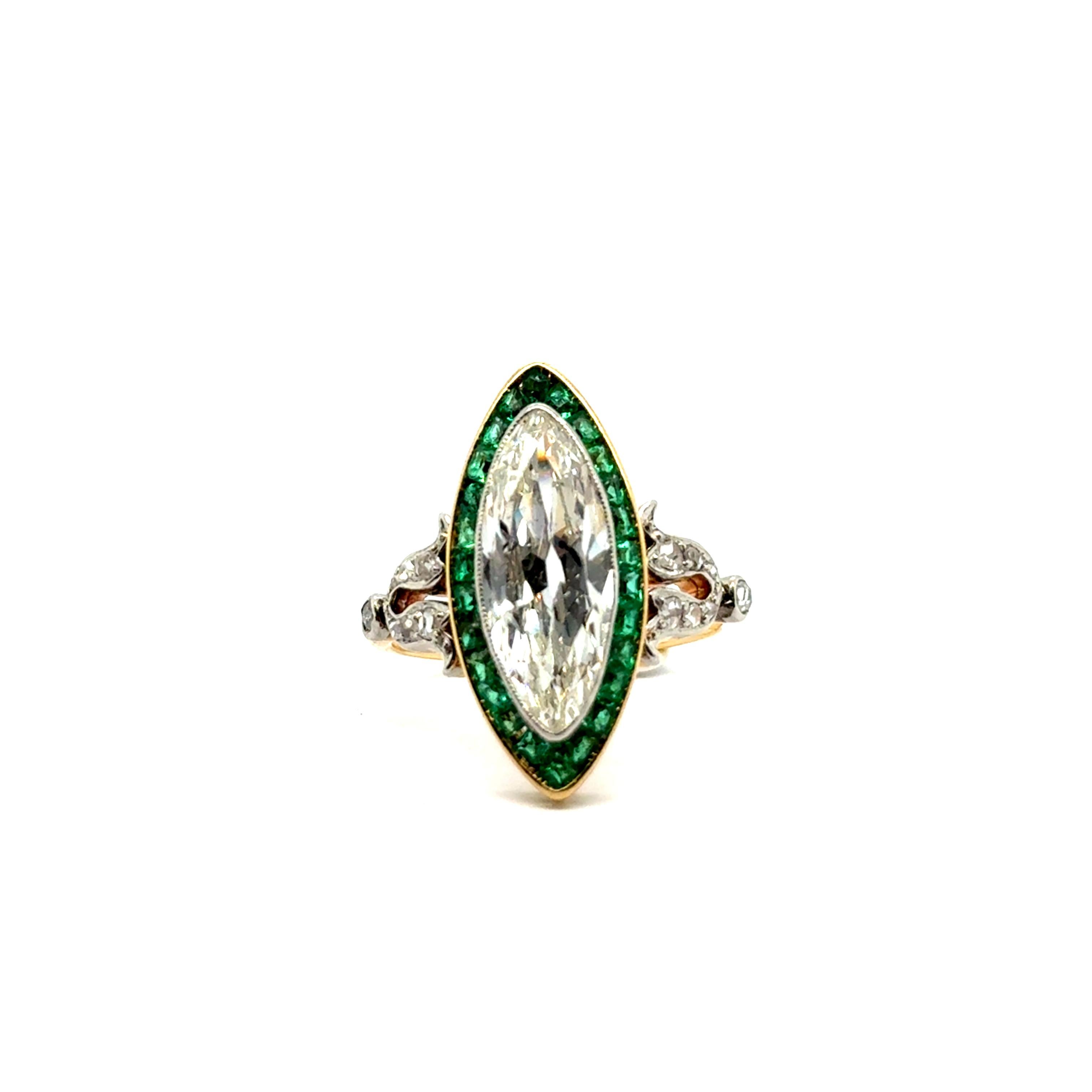 Art Deco Ring with Diamonds & Emeralds in 18 Karat Yellow Gold and Platinum For Sale 12