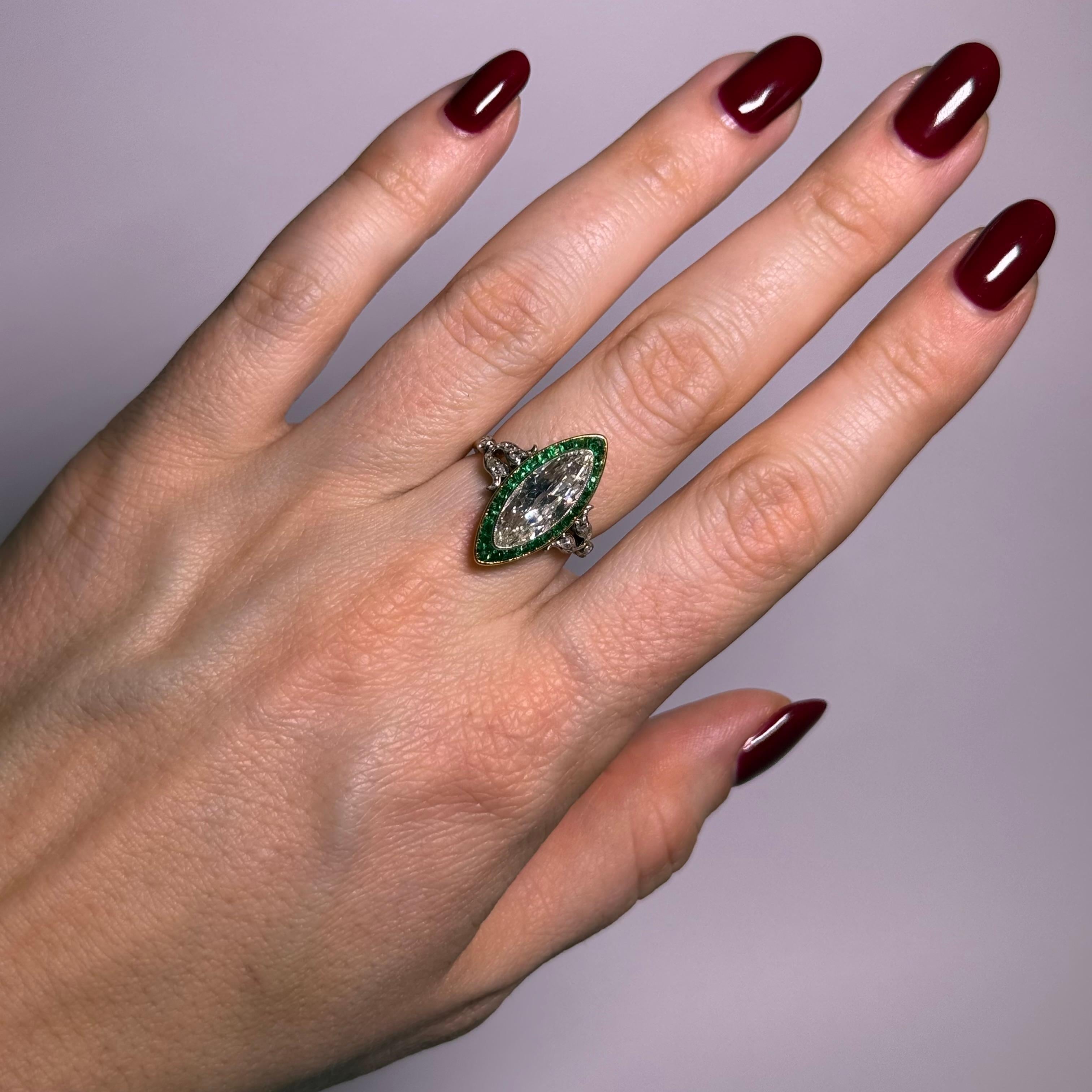 Women's or Men's Art Deco Ring with Diamonds & Emeralds in 18 Karat Yellow Gold and Platinum For Sale