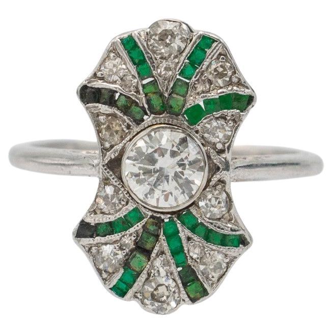 Art Deco ring with emeralds and diamonds, UK, 1930s. For Sale