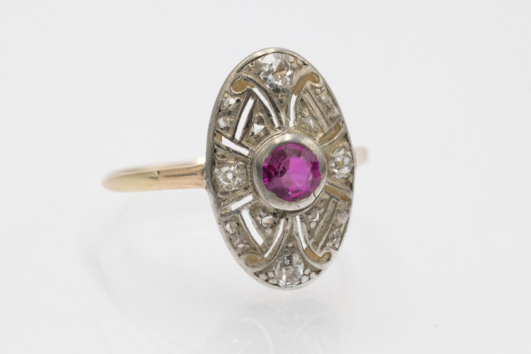 Art-Déco-Ring mit natürlichem Rubin 0, 40 Karat und Diamanten, Ungarn, 1920er Jahre. für Damen oder Herren im Angebot