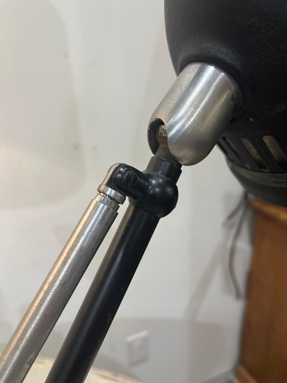 Art Deco Dualite Ritter Dental Mfg. Articulating Desk Lamp In Good Condition For Sale In Houston, TX