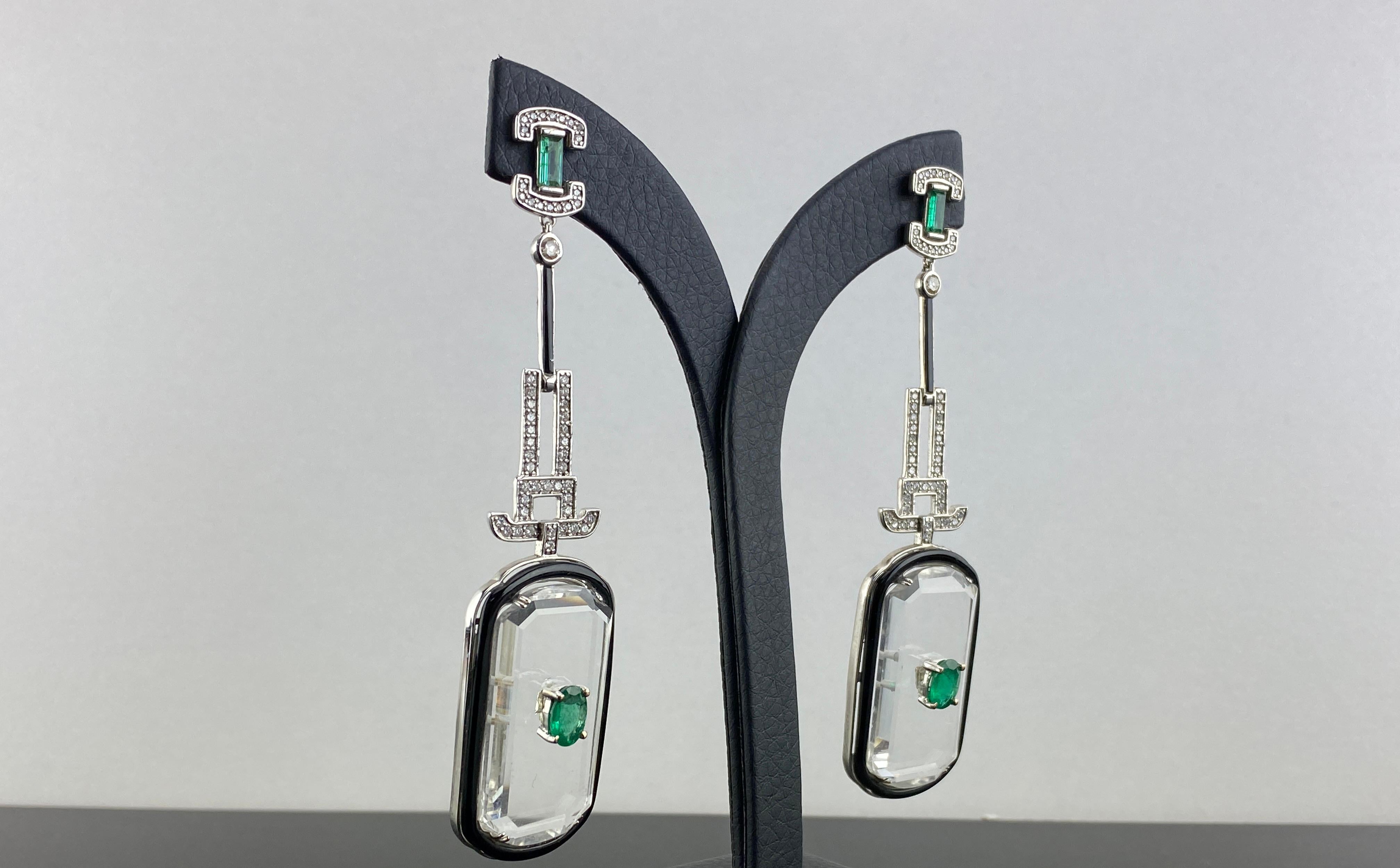 Ohrringe im Art-Déco-Stil aus Bergkristall, schwarzem Onyx, Smaragden und Diamanten (Art déco) im Angebot