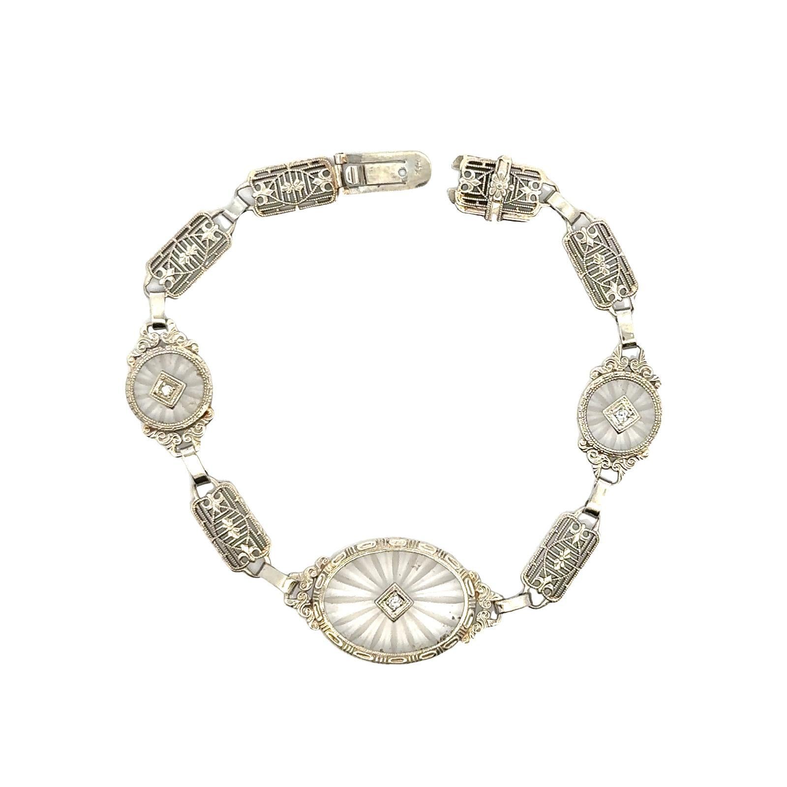 Taille simple Art Deco Rock Crystal Diamond 14 Karat White Gold Filigree Vintage Bracelet en vente