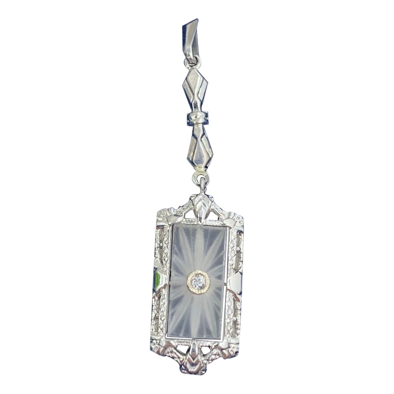 Collier pendentif filigrane Art déco en or blanc 14 carats avec cristal de roche et diamants taille vieille mine